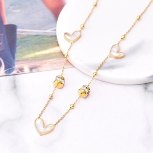 Gold-plated stainless steel heart necklace with white shell charms and zircon cylinders