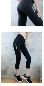 Gros plan du legging de yoga noir taille haute montrant le logo MISSNINF et le tissu