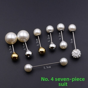 Détail de l'ensemble de 7 broches de sécurité avec perles et strass brillants