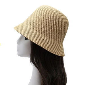 Damen Strohhut mit minimalistischer Glockenkrempe für Strand und sommerliche Reisen