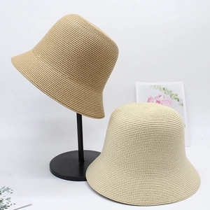 Handgewebte Strohhüte für Damen in Beige und Kaffee für den Sonnenschutz am Strand