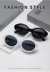Detail view of vintage oval sunglasses frame with size parameters 142 52-18-138