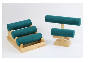 Présentoir en velours vert foncé et bois de bambou pour bracelets et montres avec base