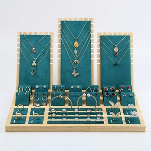 Support de présentation à bijoux européen en bois et velours vert pour colliers