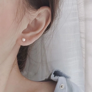 Classic 925 silver needle pearl stud earrings with elegant white freshwater shell pearls