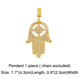 Détail du pendentif Main de Fatma doré avec zircons blancs sertis et motif d'étoile