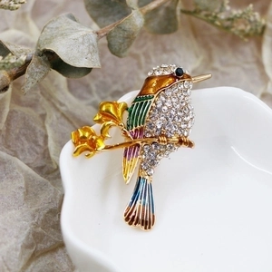 Exquisite hummingbird brooch with colorful enamel wings and crystal inlay on branches