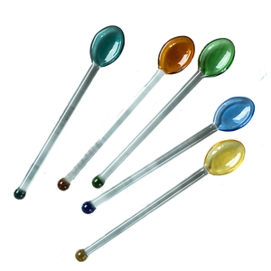 Set di cinque cucchiai per mescolare in vetro resistente al calore in vari colori