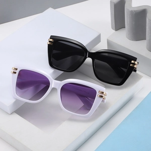 Fashion Square Sunglasses UV400 Protection PC Frame Gradient Lens Metal Decor Streetwear Travel Eyewear
