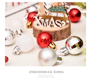 Close-up of 3cm Christmas ball ornaments with glitter, matte and shiny finishes for tree decor