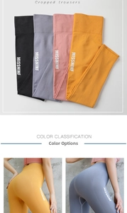 Détail de legging de yoga taille haute avec texture côtelée et logo MISSNINF imprimé
