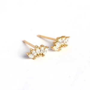 Elegant gold S925 silver stud earrings with marquise-cut marquise-shaped zircons