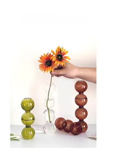 Vase en verre à bulles créatif avec design sphérique empilé montrant un tournesol