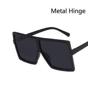 Oversized square sunglasses in black with durable metal hinges for a trendy retro look