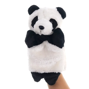Détail d'une marionnette à main panda en peluche douce pour le jeu interactif enfant
