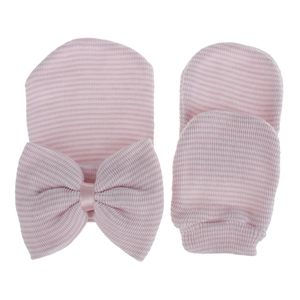 Conjunto de gorro y manoplas de punto para recién nacido con lazo rosa y blanco