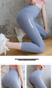 Détail macro du pantalon de yoga côtelé sans couture à taille haute avec lettrage MISSNINF