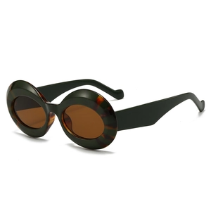Fashionable oval thick-frame sunglasses with green and orange tortoiseshell patterns