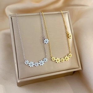 Daisy Flower Necklace Stainless Steel Gold Plated Minimalist Clavicle Chain Elegant Sweet Floral Jewelry For Women