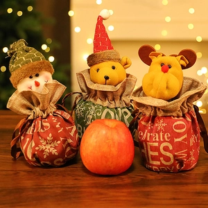 Drei Weihnachts-Geschenkbeutel aus Jute mit Rentier- und Schneemann-Motiven und Kordelzug