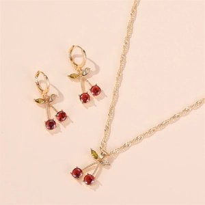Parure de bijoux cerise dorée avec cristaux rouges et verts comprenant collier et boucles