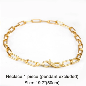 Collier chaîne trombone dorée avec un fermoir symbole infini serti de cristaux brillants