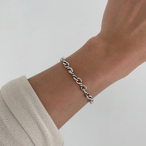 Handcrafted 925 sterling silver twisted chain bracelet for a minimalist vintage look