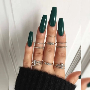 Uñas postizas de bailarina largas con juego de anillos de nudillos en oro y plata