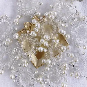 Elastici per capelli a spirale trasparenti con eleganti perle bianche e stile chic