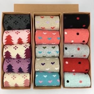 Thick wool Christmas socks set with deer patterns in a kraft paper gift box