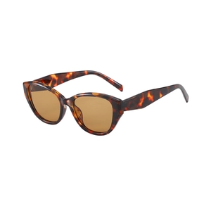 Lunettes de soleil œil de chat vintage avec monture écailles et verres ambrés