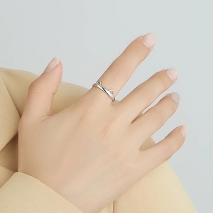 Minimalist S925 sterling silver cat ear open ring worn on hand for women fashion