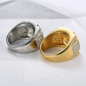 Anello uomo hip hop di lusso in oro e argento con cristalli incastonati a pavé
