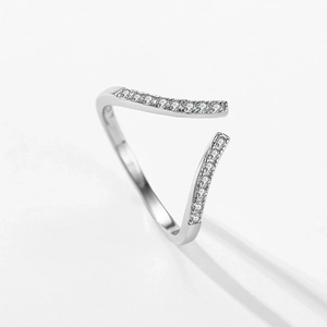 Minimalistischer S925 Sterling Silber Ring im V-Design mit funkelnden Micro-Diamanten