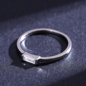 Elegant s925 silver ring featuring emerald cut zircon on a textured dark background