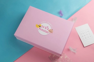 Pink Baby Growth gift box with It's a Princess text and elegant feather decoration