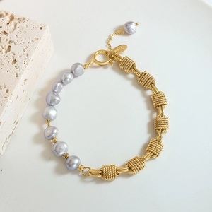 Elegant grey freshwater pearl bracelet with K18 gold-plated twisted brass chain design