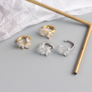 Elegant S925 sterling silver leaf earrings with marquise zircon in gold and silver finish