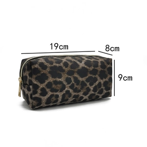 Detailed leopard print makeup bag dimensions showing length 19cm, width 8cm, and height 9cm