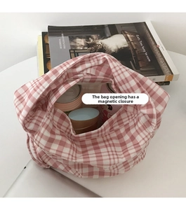 Sac en tissu à carreaux rose et blanc avec fermeture magnétique et espace de rangement