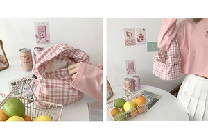 Détail du sac à main en tissu à carreaux roses avec poche intérieure et vue mannequin