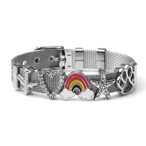 Silbernes Edelstahl-Netzarmband mit buntem Regenbogen- und Herzanhänger-Verzierungen