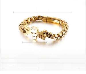 Detailed size chart for men's punk gold stainless steel skull bracelet showing 220mm length