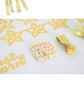 Detailansicht Goldglitzer-Sternenbanner-Set mit Holzklammern für Baby-Geburtstagsparty