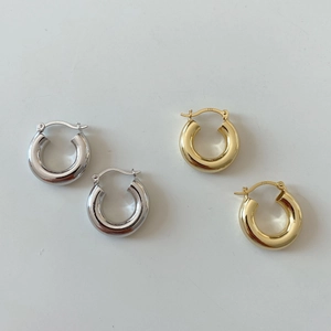 Detail showing gold and silver S925 sterling silver C-shape hoop earrings set