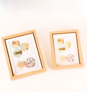 Minimalistischer nordischer doppelseitiger Fotorahmen aus Holz mit Acrylglas-Display