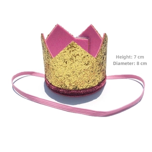 Detail of a 7cm gold sequin crown birthday hat with pink felt and elastic strap