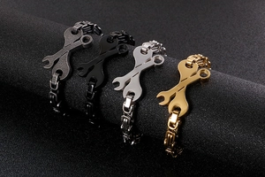 Détails de bracelets créatifs pour hommes en forme de clé en argent, or, noir et vieil argent