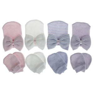 Set de 4 gorros y mitones de punto para recién nacido con lazos grandes y rayas variadas