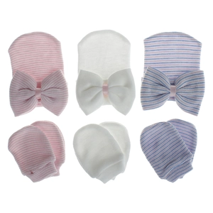 Conjunto de gorro y mitones de punto para recién nacido con lazos grandes decorativos
